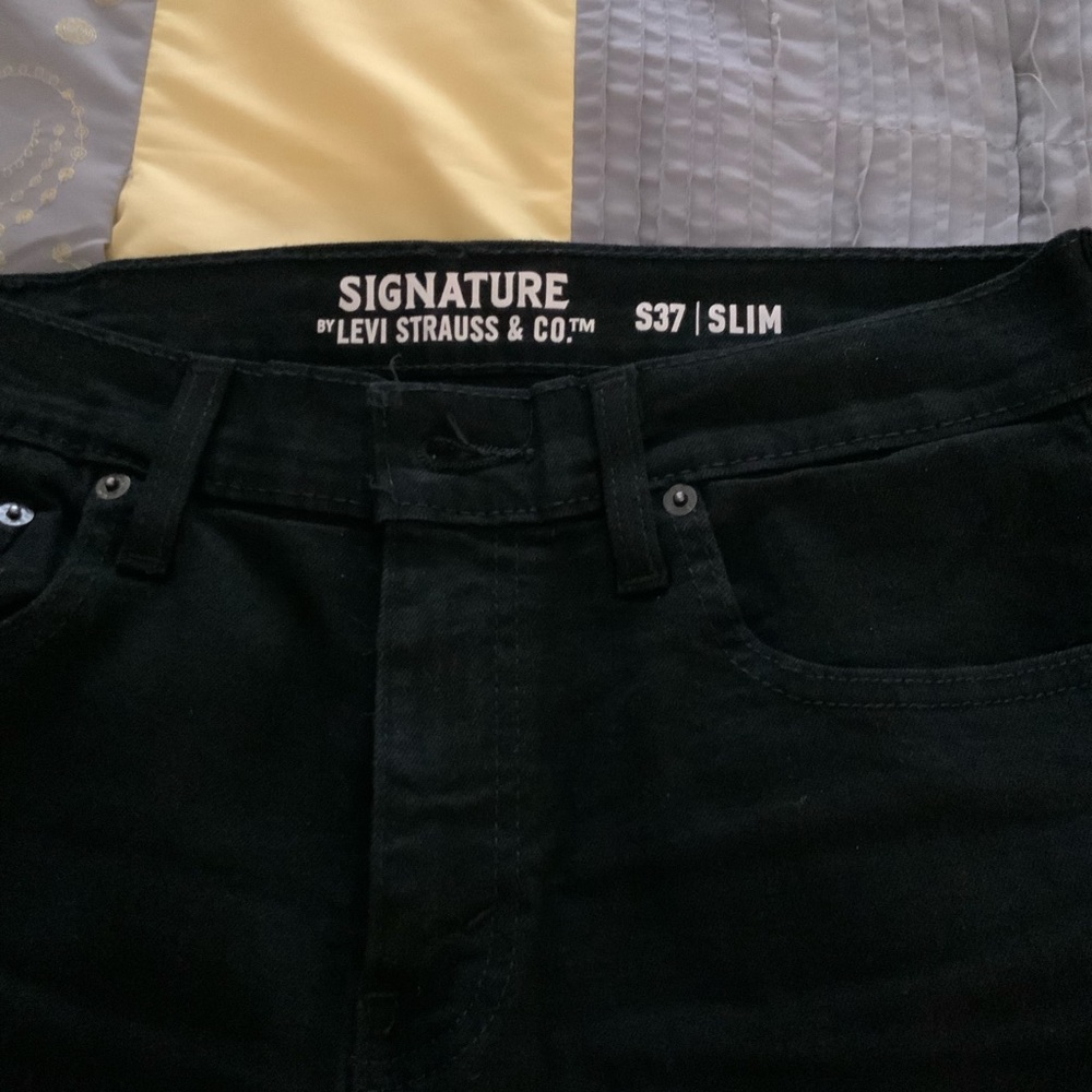 New black Levi’s, slim